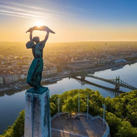 Cozy Haven Budapest- Quiet Family With Ac And Smart Tv